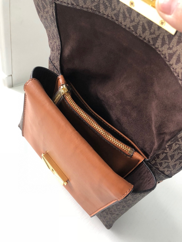 マイケルコースバッグ素材ディテール